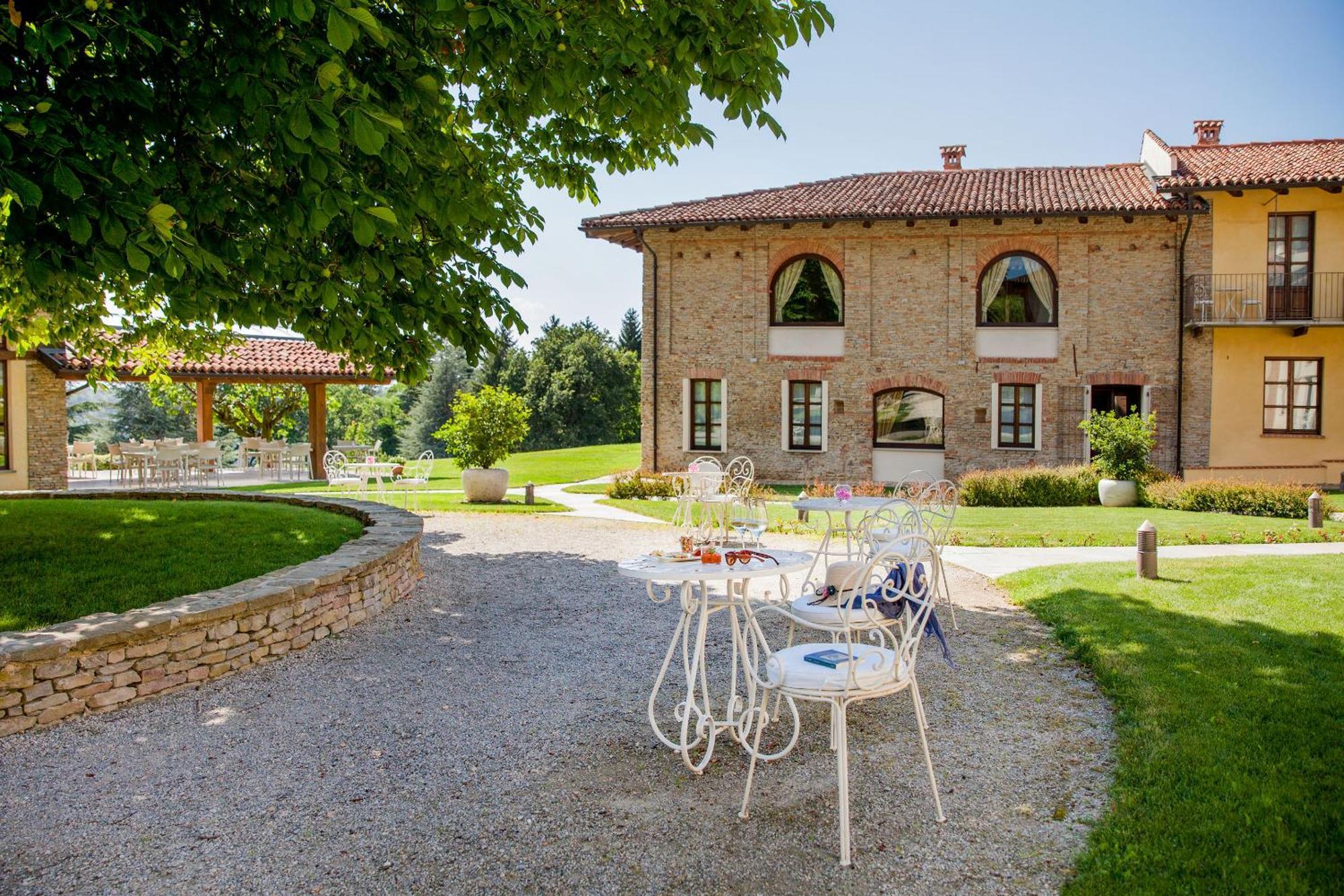 Relais Montemarino Hotel Borgomale Екстериор снимка