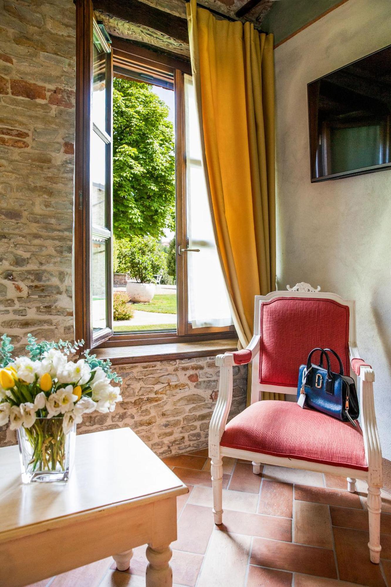 Relais Montemarino Hotel Borgomale Екстериор снимка