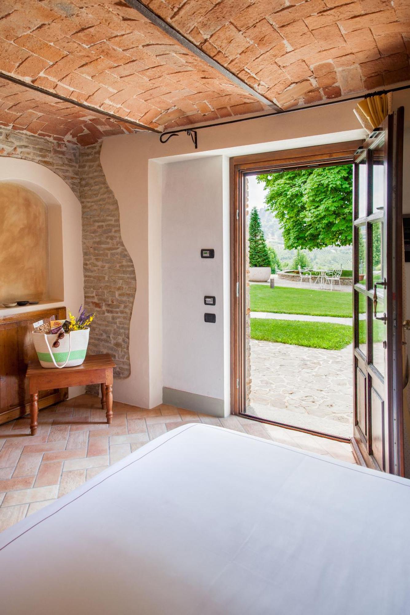Relais Montemarino Hotel Borgomale Екстериор снимка