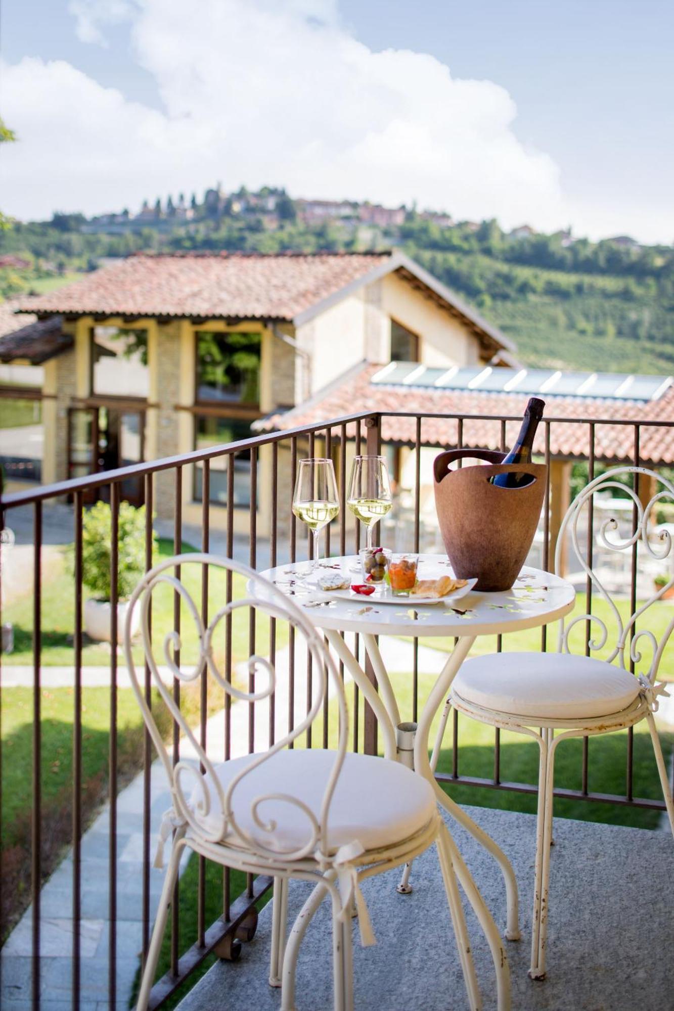 Relais Montemarino Hotel Borgomale Екстериор снимка