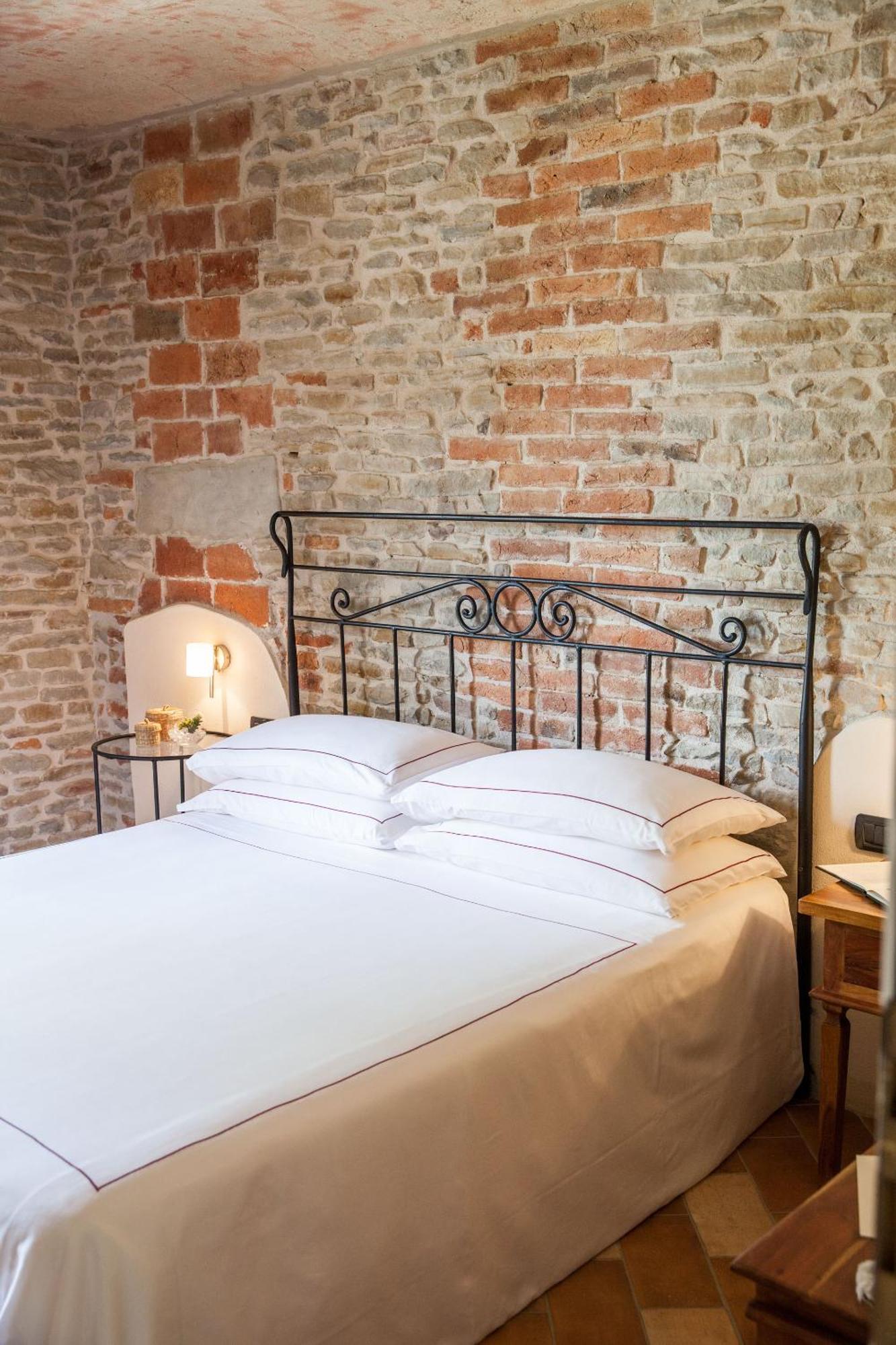 Relais Montemarino Hotel Borgomale Екстериор снимка