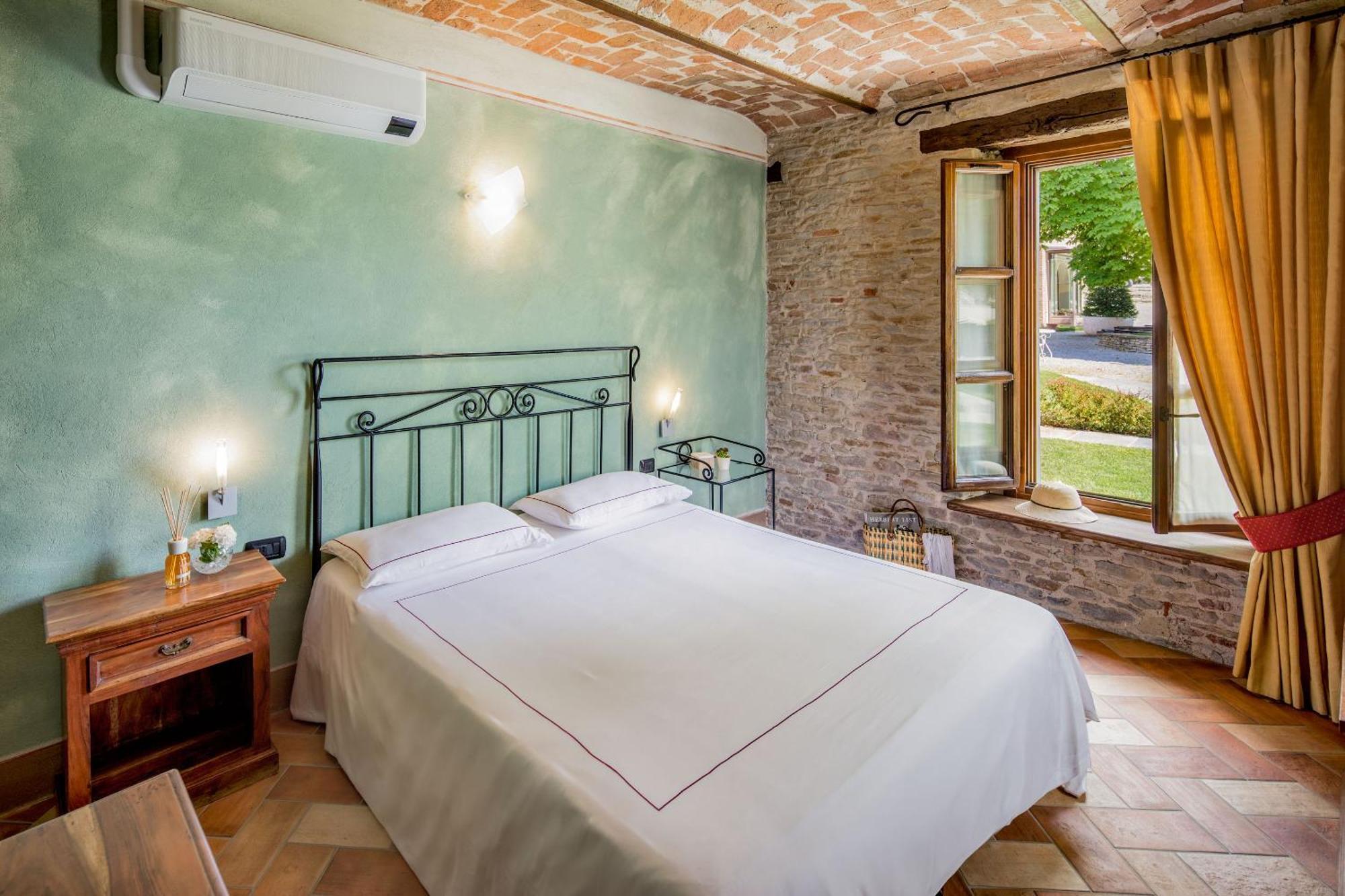 Relais Montemarino Hotel Borgomale Екстериор снимка