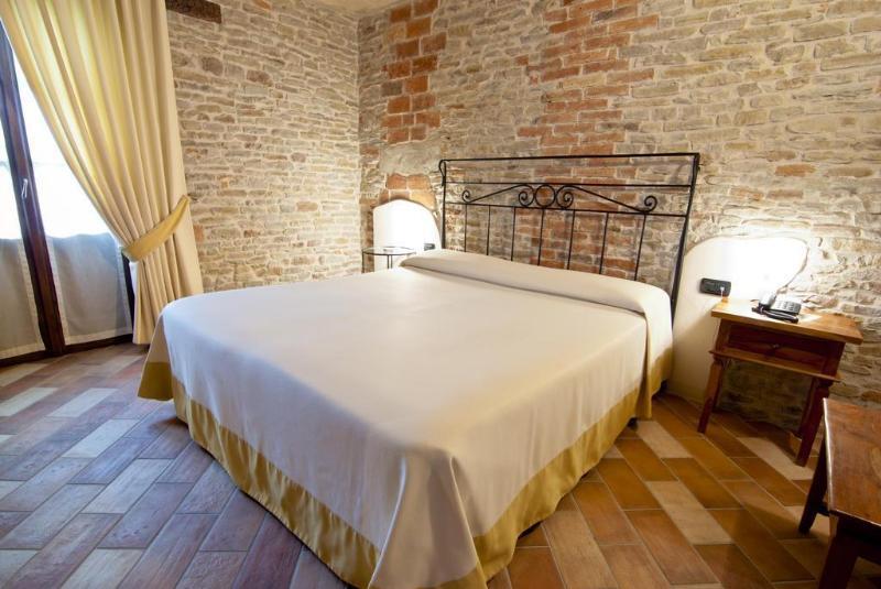 Relais Montemarino Hotel Borgomale Екстериор снимка